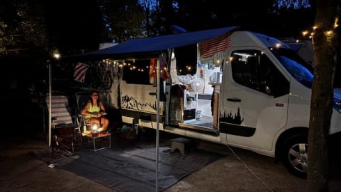 2p Renault campervan uit 2016