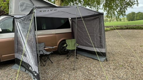 Goldie – Explore with Goldie - Up to 6 Berth VW T6 Campervan