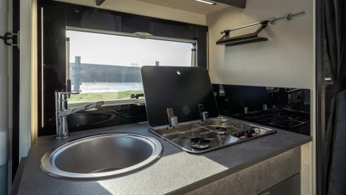 Chausson 2 – Beautiful and spacious semi-integrated car with automatic transmission, fantastic layout