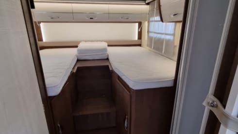 FORSTER 738 EB, 4 persons, garage and scooter included