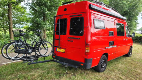 Big Red – 4p Volkswagen bus from 1999