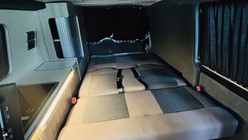 JETT  – VW T6.1 Highline Top Spec with California bed - INSURANCE INCLUDED