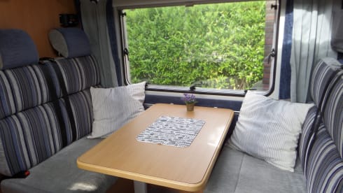 Compact family camper with bunk bed