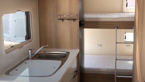 Mobile home with 6 sleeping places - My home is where my camper is