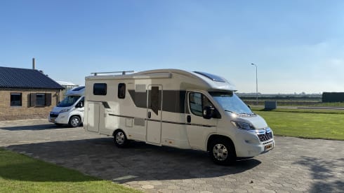 Adria matrix 670 SL model 2022 (4-5 pers. / complete for holidays)