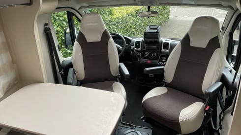 Camper compleet – 4p Challenger semi-integrated from 2016