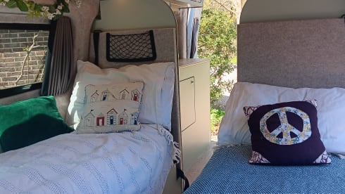 DUSTY – FORD TRANSIT CUSTOM HIGH TOP - UP TO 5 BERTH