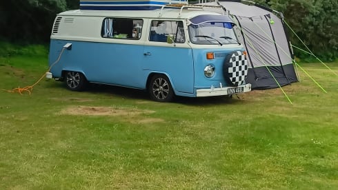 Roddy  – R – Volkswagen-Bus mit 2 Schlafplätzen von 1972 – frühe Abholung/späte Abgabe