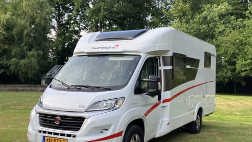 Vrij & Blij – Spacious Sunlight T66 with single longitudinal beds, year of manufacture 2019 with 150 hp (euro 6)