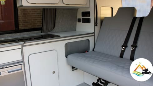 ‘Happy Days’ – Practically Brand New Stylish Volkswagen T6 SWB