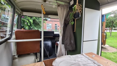 Jeetje – French Peugeot J7 oldtimer campervan 1974