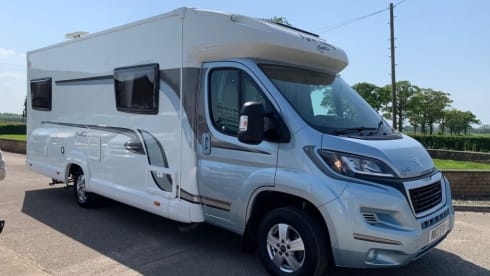 Foxy – 6 berth family motorhome with canopy, 2017