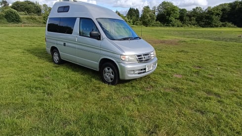 Hightop deluxe  – MAZDA BONGO DELUXE HIGH TOP 2 BERTH  