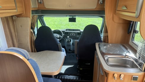 Flash 02 – Compact motorhome of 560 length with air conditioning Flash 02