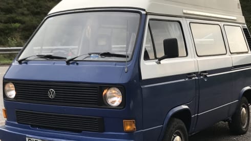 Blue – Volkswagen Wohnmobil mit 4 Schlafplätzen aus dem Jahr 1986