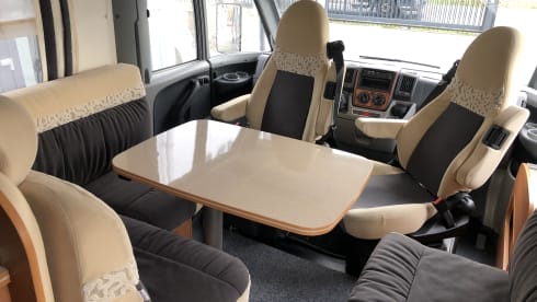 Krabje – Super nice travel camper Air conditioning Living space