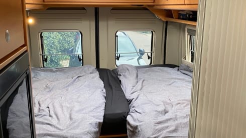 Bus camper PÖSSL, 2 length beds, 2 seats