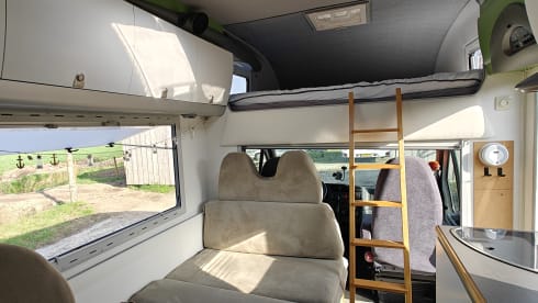 Gezellige 4-persoons alkoofcamper – ideaal voor stel of klein gezin