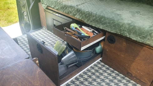 BeSmarter en ga op Avontuur! – Seek out adventure with our 2-person camper van!