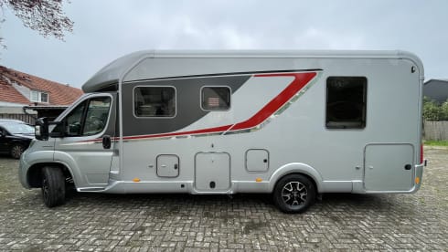Burstner Lxeo 736 4-person