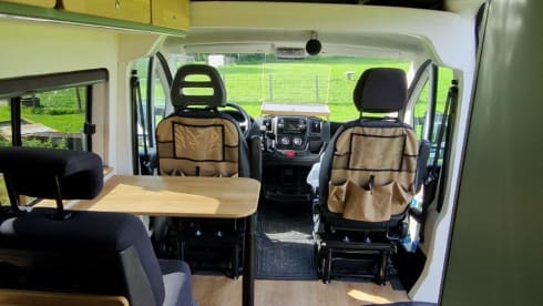 2p Peugeot bus from 2016