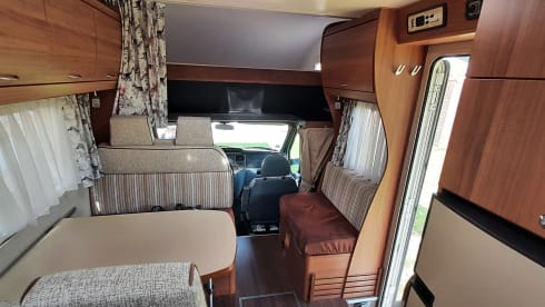 Eura Mobil 4p family camper 