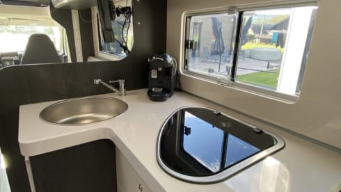 Luxurious new 6-person Roller Team Kronos Advance semi-integrated from 2024