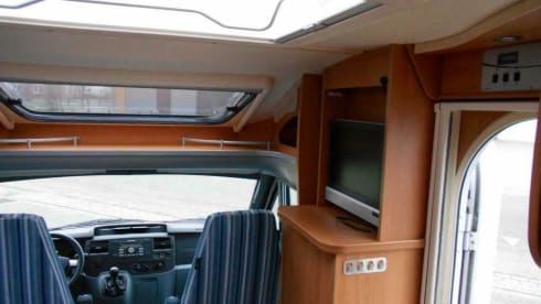 Compact Dethleffs 2-person camper