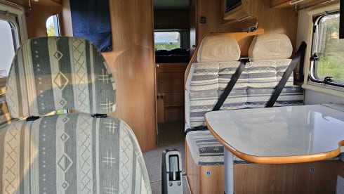 Ellie – Comfortable 4-Berth Motorhome with Large Garage for Hire