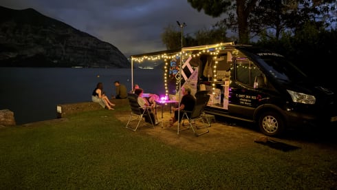den DJ – Une fête partout - van pour 2