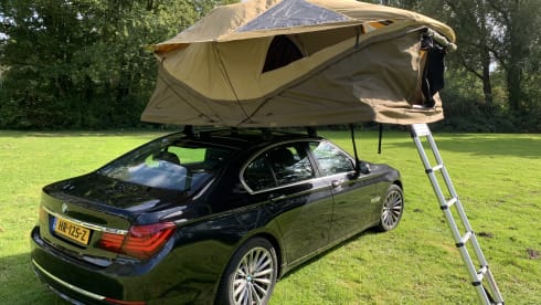 Happy Bimmer Rooftop Tent – Reliable BMW 740d with very large Thule roof tent and complete inventory
