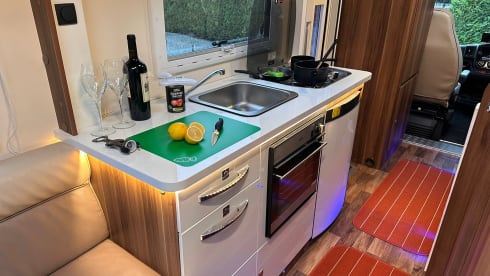 Charlie  –  Charlie Luxurious and modern 5 berth Roller Team