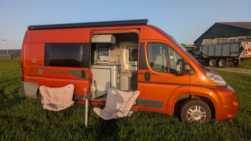 Adriaatje – Adria Mobil Wohnmobil für 2 Personen aus dem Jahr 2011