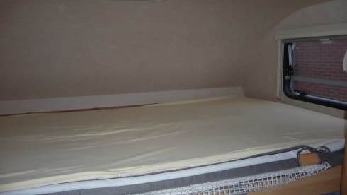 Nice compact camper for 4 people.