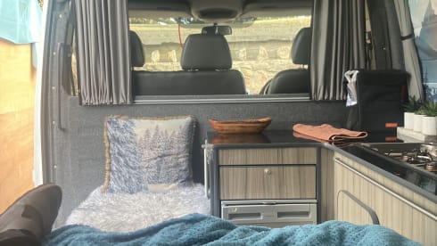 Van Diesel – Mercedes Sprinter off grid 2 berth. 