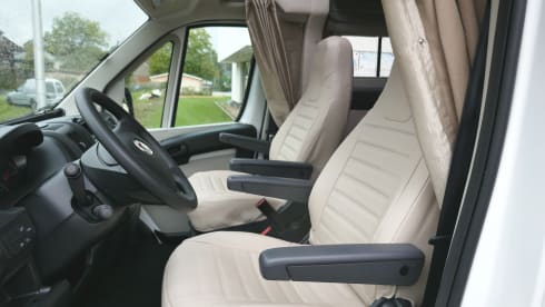 Beautiful 2 to 5 person MC Louis Sovereign 60G motorhome