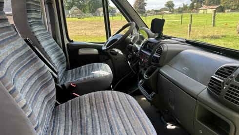 Zwervertje – 2p Adria Mobil bus from 2005