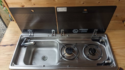 Maura the Boogy Wonder Van  – Superior Land Yacht 