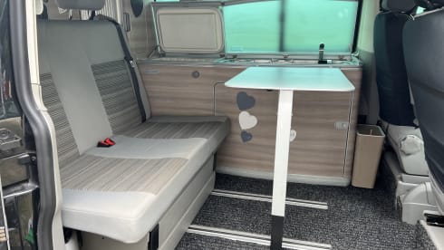 Black – Volkswagen California 4 posti letto