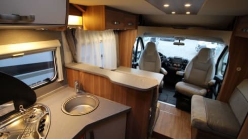W2 – Nice 4 person camper from 2018!
