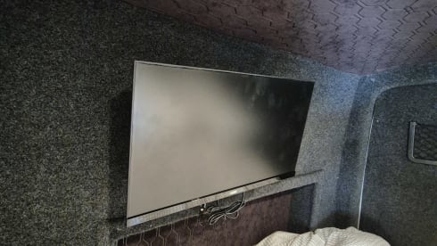 Fudge – 3 berth Mercedes-Benz bus from 2015