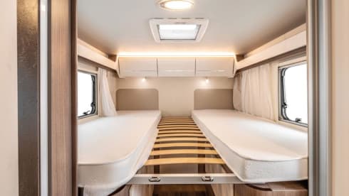 XGO King 1 – Brand new and luxurious alcove camper for 5