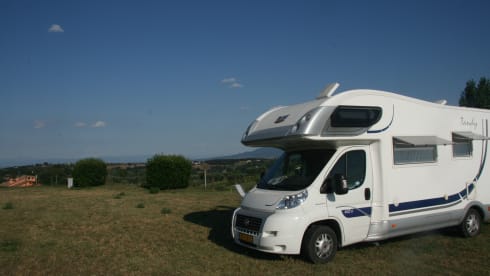 Mc Louis  – With the whole family on a camper trip!