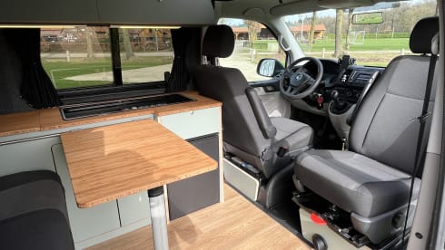 4-Sitzer Volkswagen Wohnmobil aus dem Jahr 2017