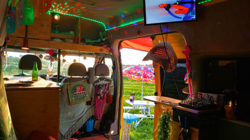 FESTIVALBUS – Converted "FESTIVALBUS" for 5 people! (2012 Ford Transit)