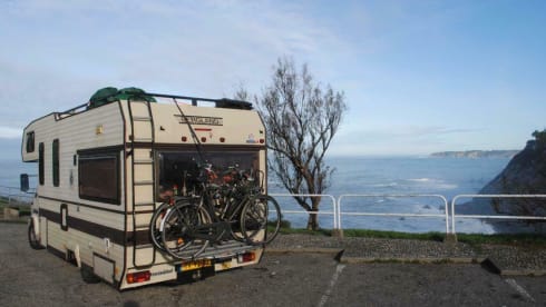 koetje – is a great family camper for 5-6 people and 2 m headroom