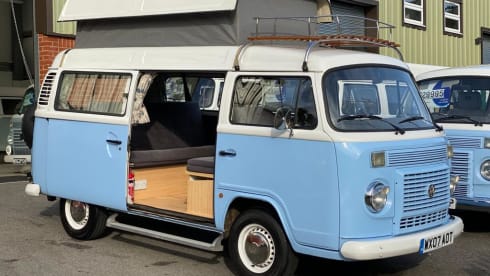 Bellathecamper – Bella - Classic Bay Window VW CamperVan in Showroom condition