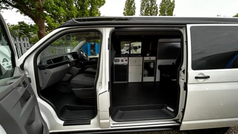 YR71KTO NOMAD LONDON – 4 Berth Nomad Camper LONDON - ROMFORD