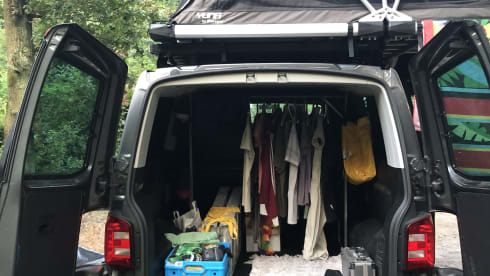 Rooftop party Van  – Happy 4 person Volkswagen party Van.