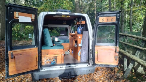 Mia – 2p Ford campervan from 2008